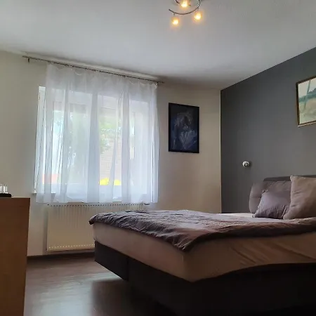 Schlafzimmer, Ruhige Lage In --- Check-in Mit Schluesselkasten *