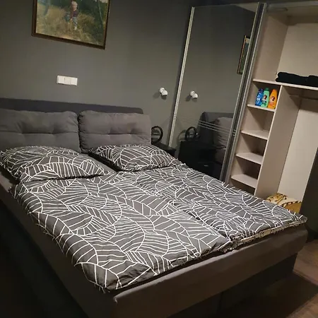 Schlafzimmer, Ruhige Lage In --- Check-in Mit Schluesselkasten