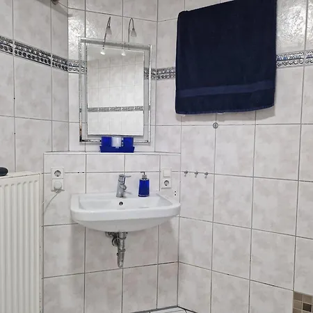 Schlafzimmer, Ruhige Lage In --- Check-in Mit Schluesselkasten *