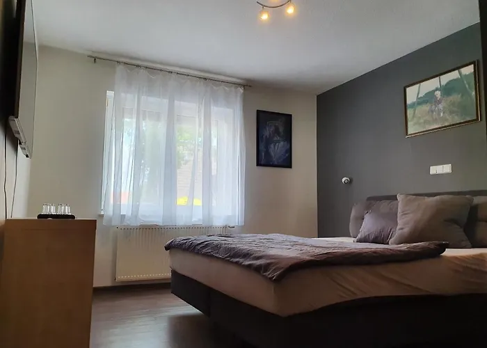 Schlafzimmer, Ruhige Lage In --- Check-in Mit Schluesselkasten *